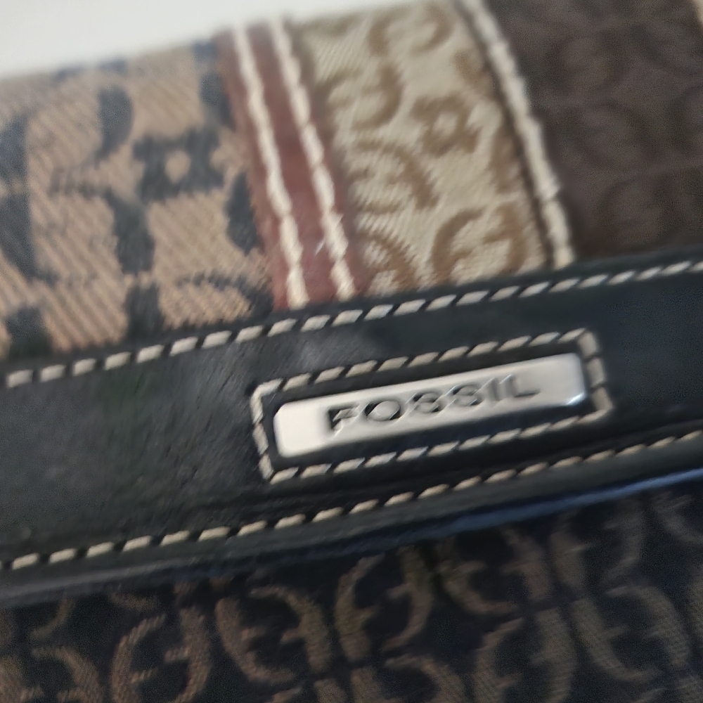 Fossil Brown Multi-Strip Patterned Wallet - Picture 8 of 12
